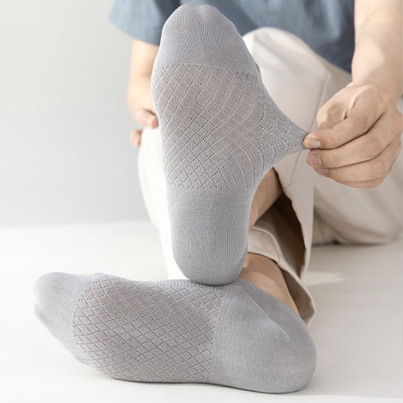 🔥Men's Solid Color Mesh Socks – Breathable, Moisture-Wicking for All-Day Comfort🌿